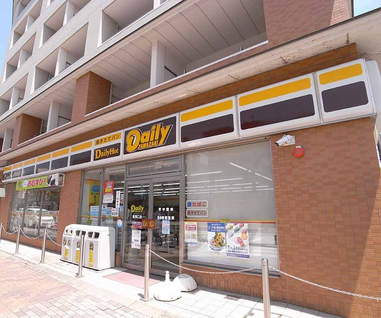コンビニ　デイリーヤマザキ鞍馬口店（コンビニ）まで495m