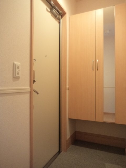 玄関　※別室の参考写真の為、現況優先です。