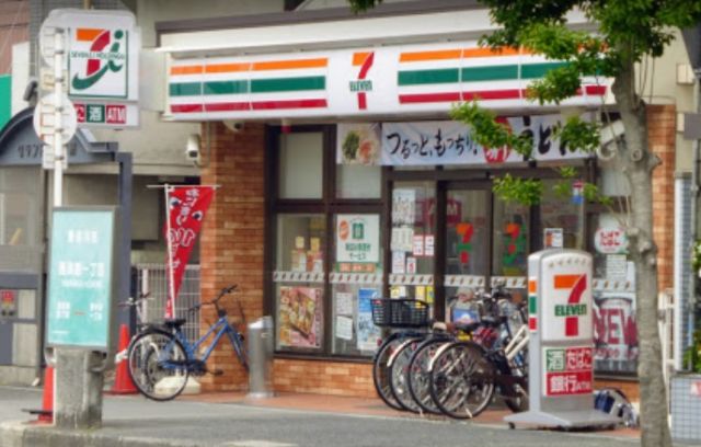 コンビニ　セブンイレブン 大阪東淀川駅前店（コンビニ）まで208m