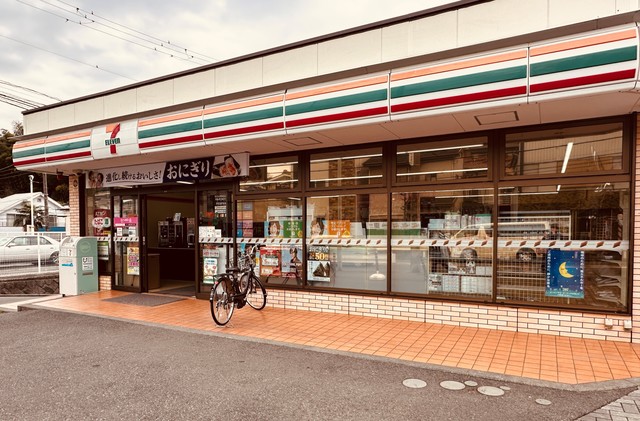 コンビニ　セブンイレブン横浜六ツ川店（コンビニ）まで341m