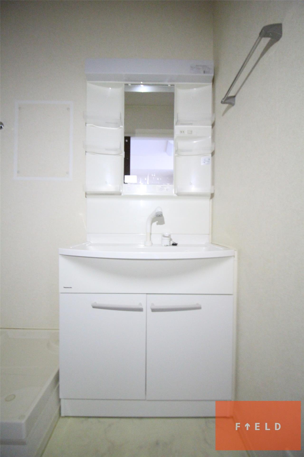 洗面設備　※反転写真。現状優先。