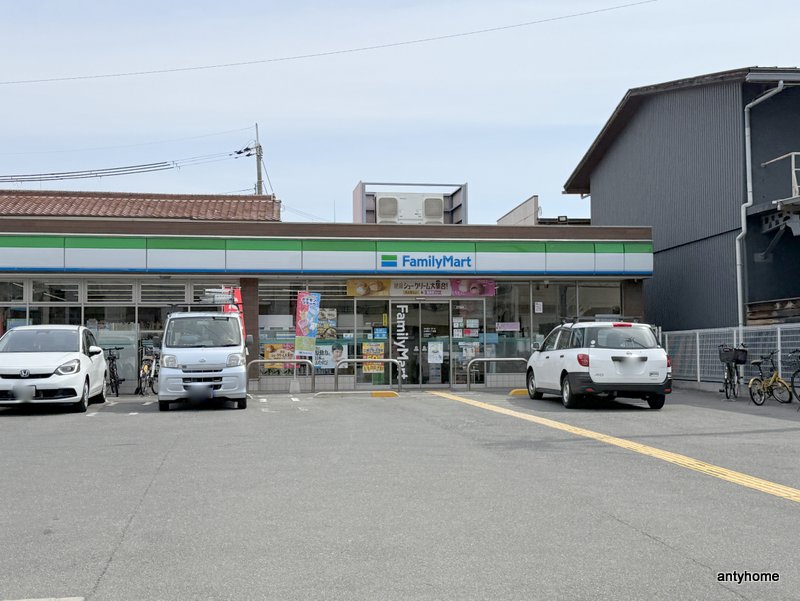 コンビニ　ファミリーマート 江坂町二丁目店（コンビニ）まで349m