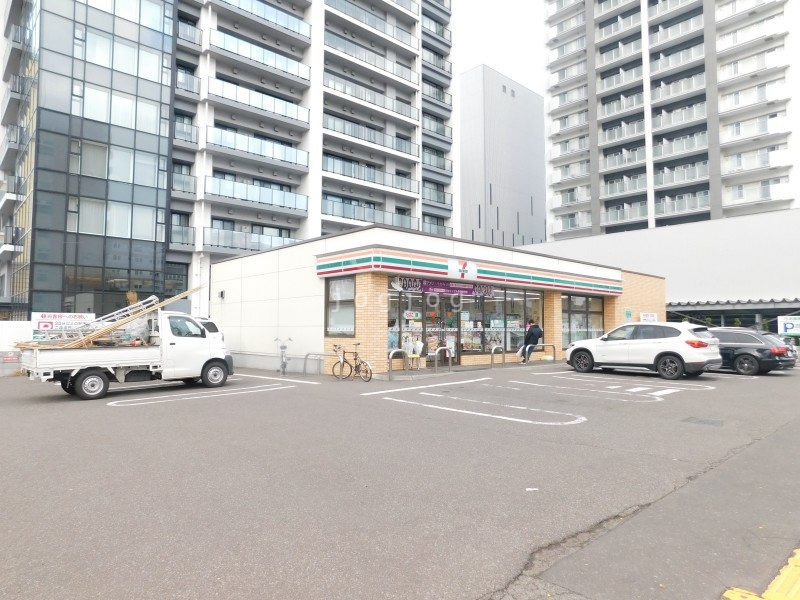 コンビニ　セブンイレブン北４条東１丁目店（コンビニ）まで69m