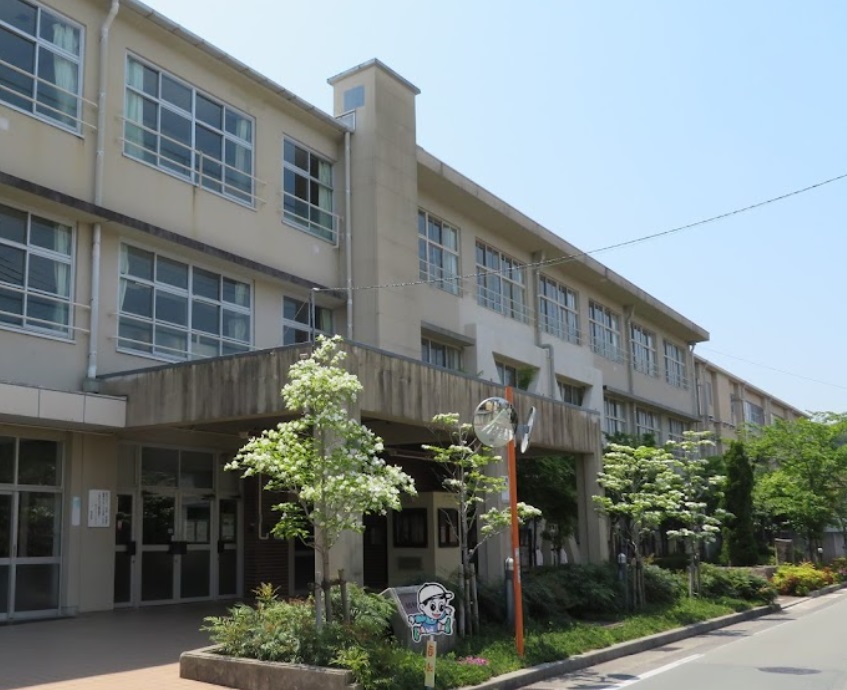 小学校　甲東小学校（小学校）まで1717m