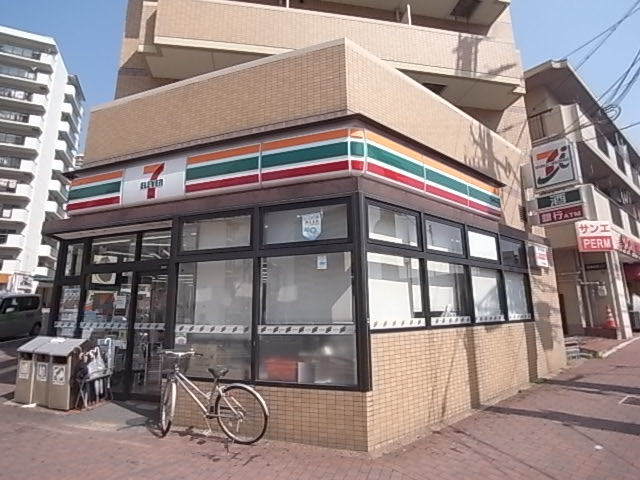 コンビニ　セブンイレブン神戸灘岩屋駅前店（コンビニ）まで652m