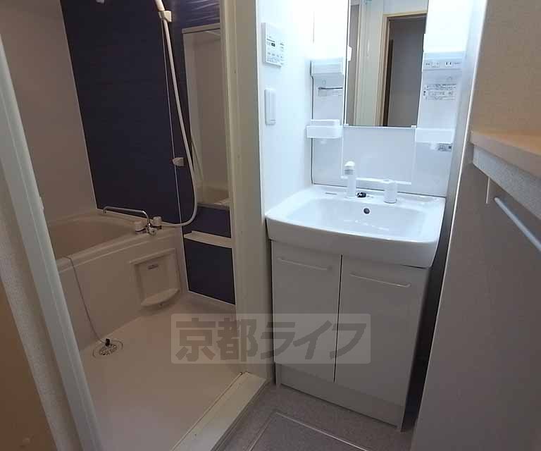 その他設備　独立洗面台です。