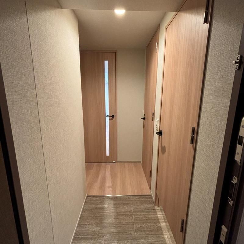 玄関　写真は同タイプ住居です。