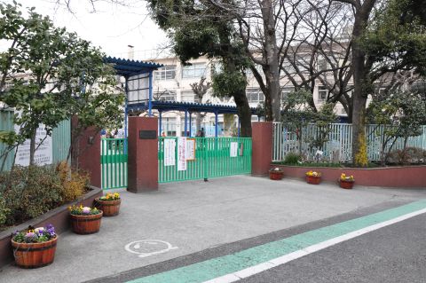 小学校　世田谷区立砧小学校（小学校）まで910m
