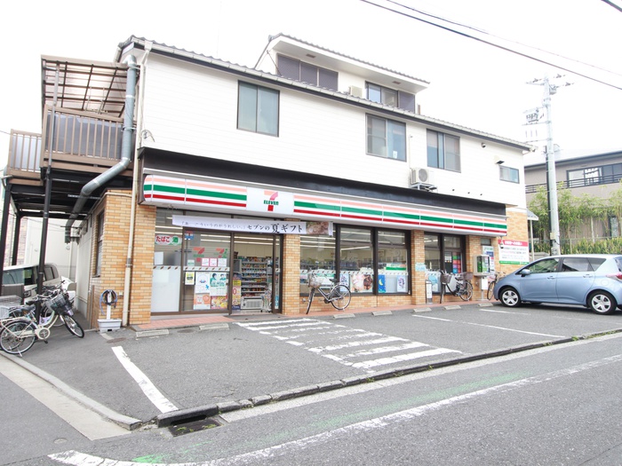 コンビニ　セブンイレブン（コンビニ）まで696m