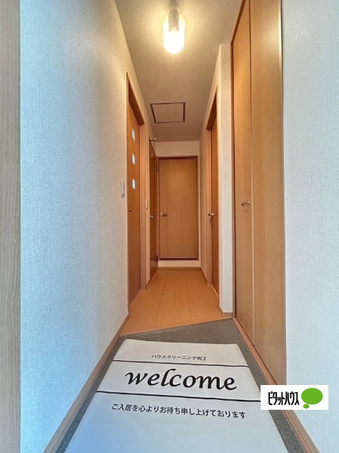 玄関　別部屋の写真となります
