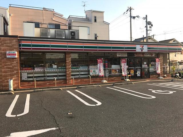コンビニ　セブンイレブン摂津鳥飼本町5丁目店（コンビニ）まで571m