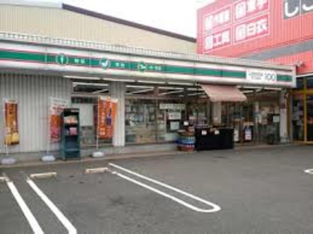 コンビニ　ローソンストア100摂津鳥飼本町店（コンビニ）まで775m