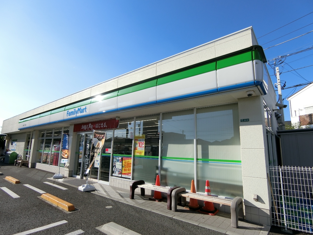 コンビニ　ファミリーマート 春江町二丁目店（コンビニ）まで605m