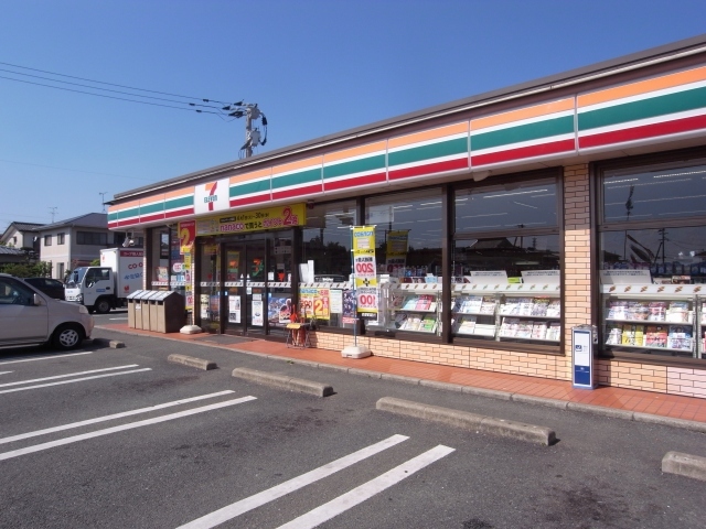 コンビニ　セブンイレブン龍田７丁目店（コンビニ）まで900m