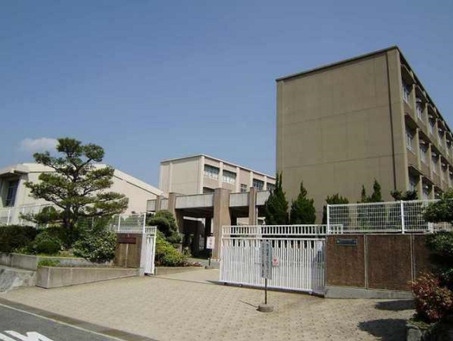 中学校　神戸市立星和台中学校（中学校）まで977m