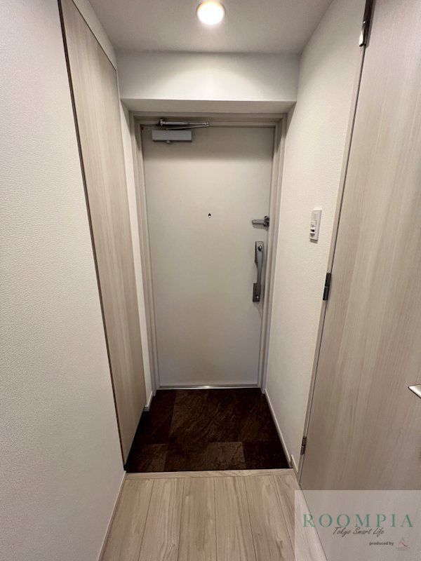 玄関　※同タイプの別のお部屋です。