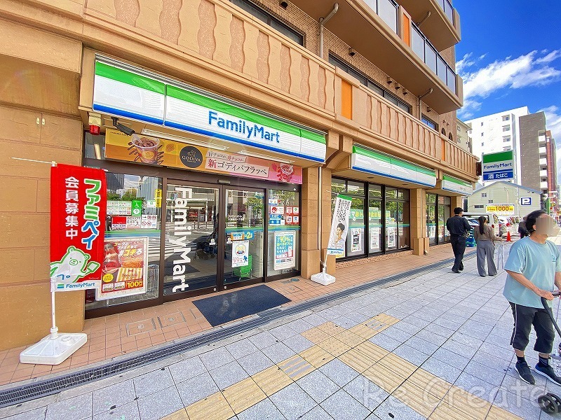 コンビニ　ファミリーマート小浦桜川一丁目店（コンビニ）まで183m