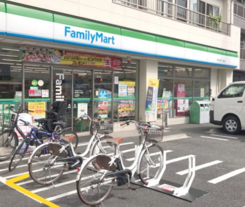 コンビニ　ファミリーマート 東小岩六丁目店（コンビニ）まで672m
