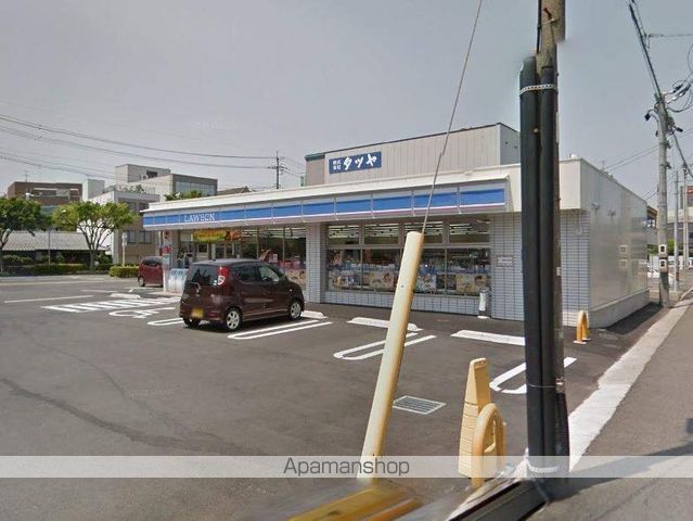 コンビニ　ローソン（コンビニ）まで700m
