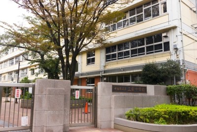 中学校　三宿中学校（中学校）まで331m