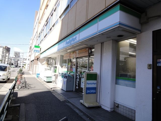 コンビニ　ファミリーマートサンズ田端新町店（コンビニ）まで143m