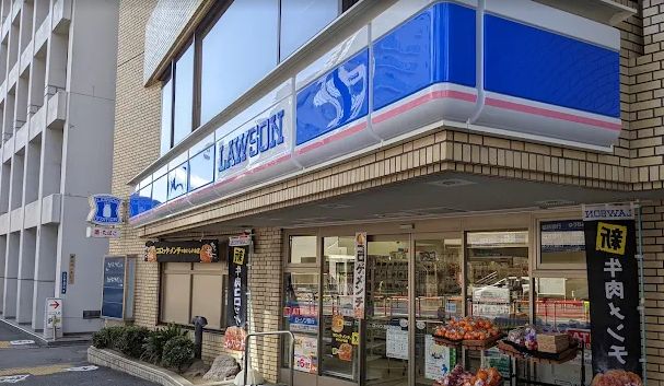 コンビニ　ローソン北参道駅前店（コンビニ）まで247m