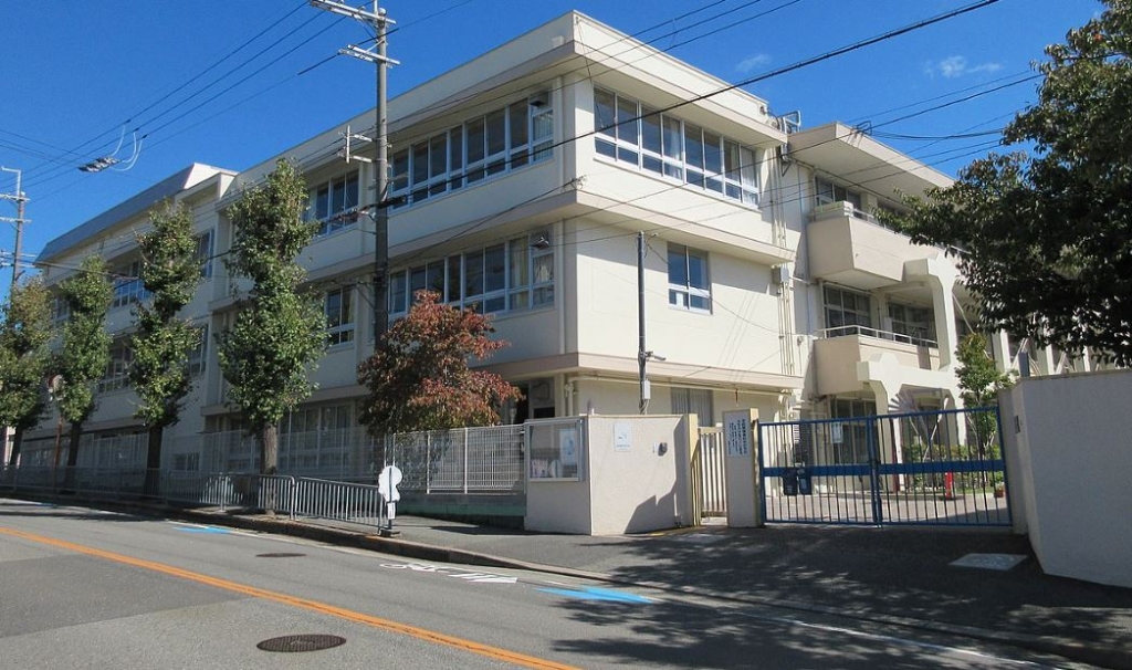 小学校　池田市立秦野小学校（小学校）まで1428m