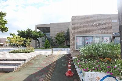 図書館　古賀市立図書館（図書館）まで633m