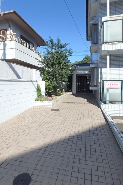 南海高野線 金剛駅 バス乗車時間：13分 最寄りバス停で下車 徒歩9分 3階建 築38年の外観写真