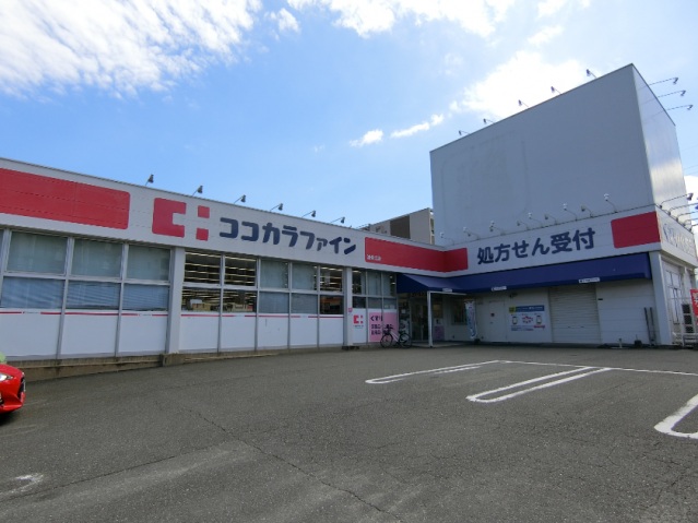ドラックストア　ココカラファイン（ドラッグストア）徒歩2分（ドラッグストア）まで143m