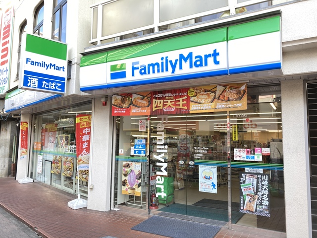 コンビニ　ファミリーマート上大岡駅南店（コンビニ）まで271m