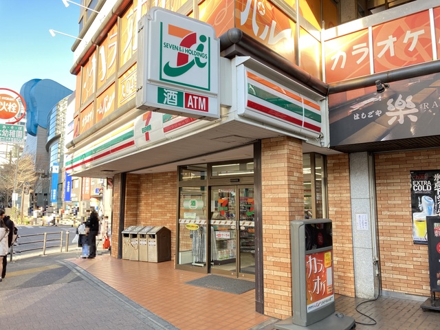 コンビニ　セブンイレブン横浜上大岡西2丁目店（コンビニ）まで283m