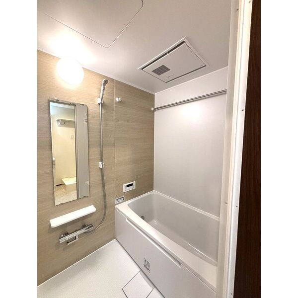 バス・シャワールーム　※写真は同じマンションの違う部屋のものになります。