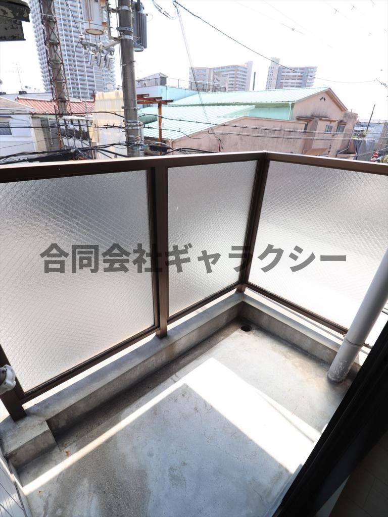 バルコニー　明るいバルコニー