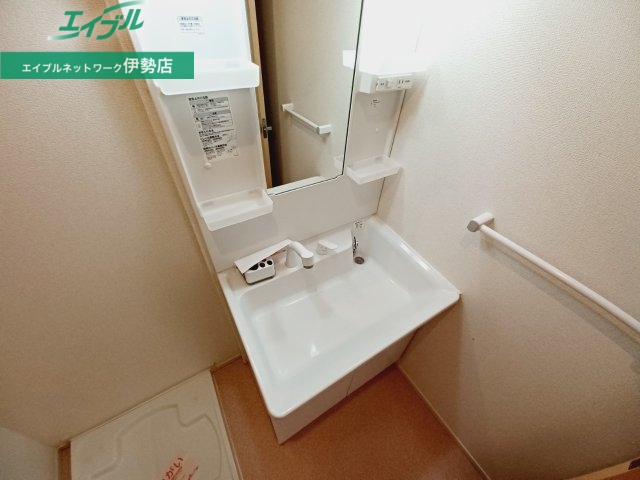 洗面設備　同型参考写真