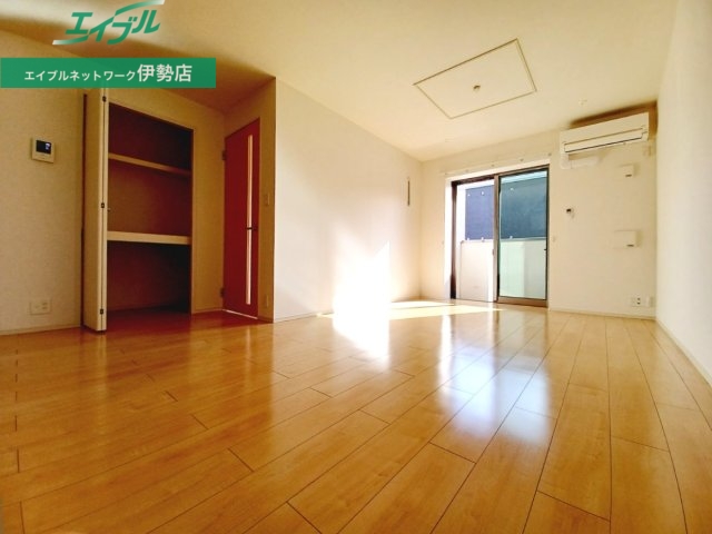 居室・リビング　同型参考写真