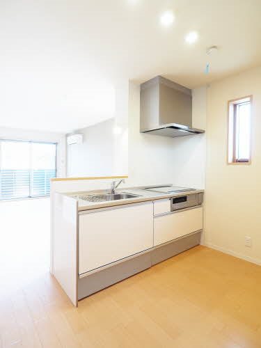 キッチン　※同間取り別部屋の写真です