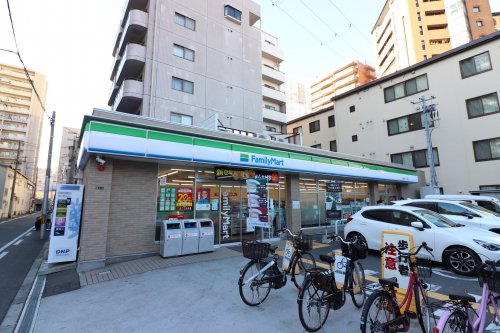 コンビニ　ファミリーマート 城東中央二丁目店（コンビニ）まで291m