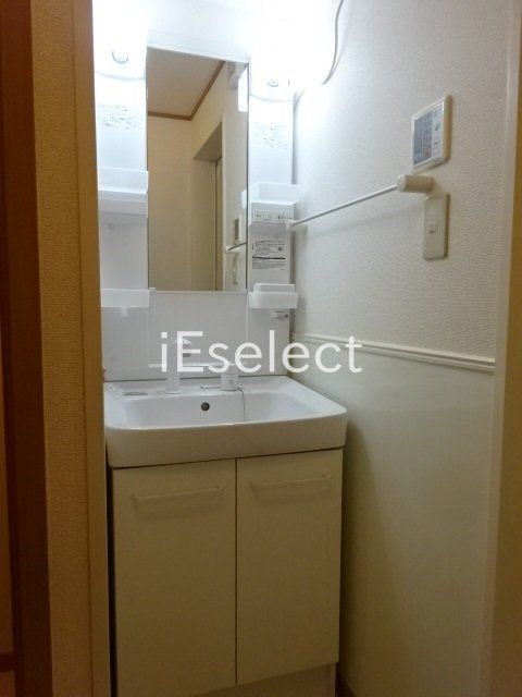 洗面設備　朝の忙しい時間に便利な洗髪化粧台！