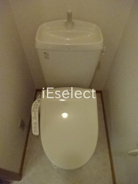 トイレ　温水洗浄便座付きのトイレです