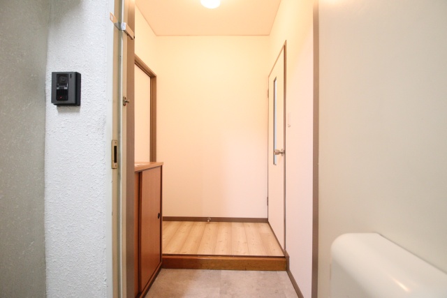玄関　※別室の参考写真の為、現況優先です。