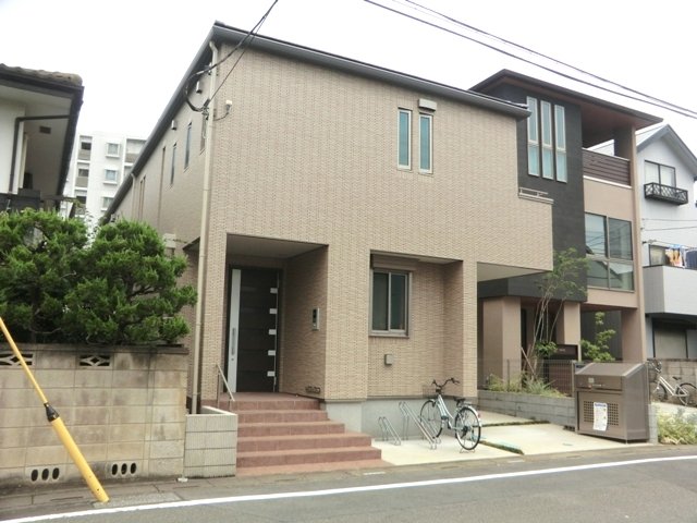 建物外観　★軽量鉄骨造２階建て！外観です。★