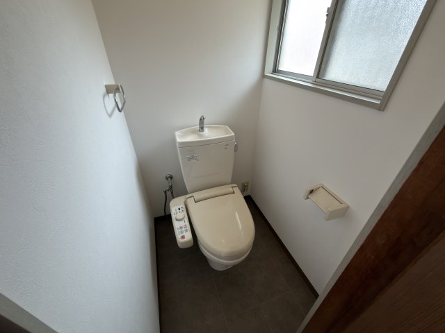 中島一戸建のトイレ写真