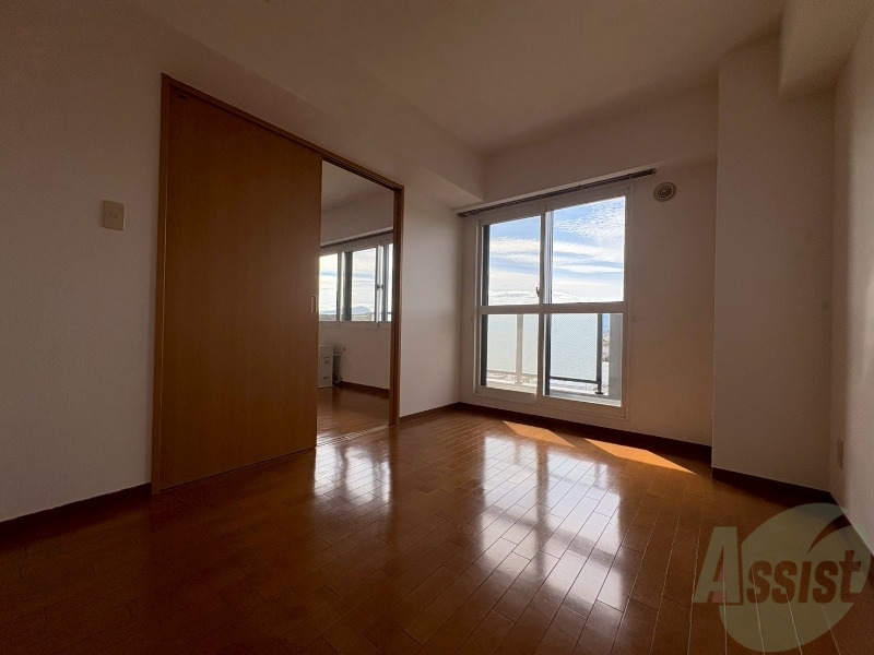 その他部屋・スペース　こちらのお部屋は光が差し込む、温かみのあるお部屋です。
