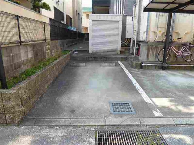 駐車場　ロビー