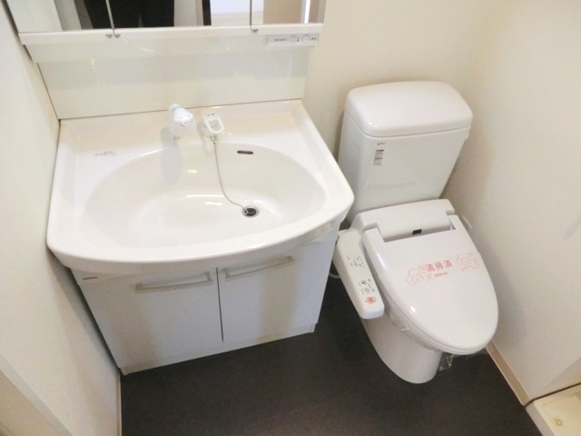 洗面設備　※イメージ別号室写真★シャワー水栓型洗面台＆温水洗浄便座付き
