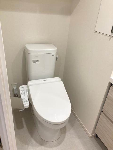 トイレ　※写真は同タイプ住戸です。