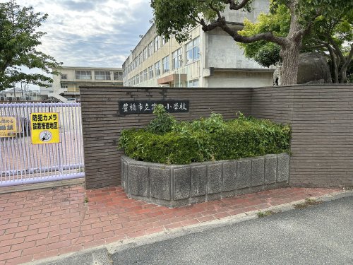 小学校　花田小学校（小学校）まで305m