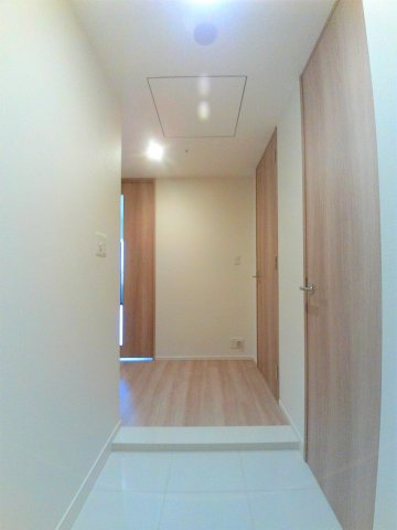 玄関　※同物件別住戸の写真を参考に掲載しております。