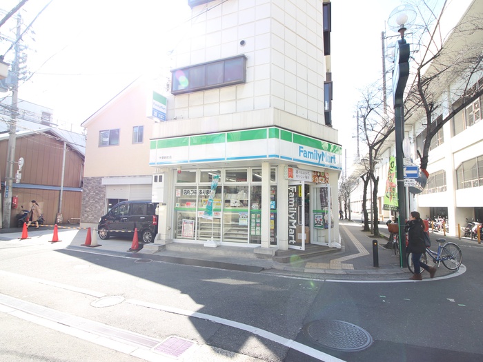 コンビニ　ファミリーマート（コンビニ）まで1313m